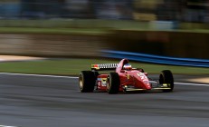 ac米兰下载-赛道与绿茵场，F1揭幕战与阿根廷压制波兰的双重奏