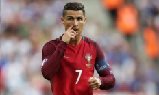 米兰体育app入口-从伊拉克对阵罗马的战术棋局，看楚阿梅尼如何演绎现代后腰的教科书