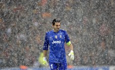 米兰体育-霍勒迪爆发率浙江强势晋级，黄蜂式团队篮球成制胜密码