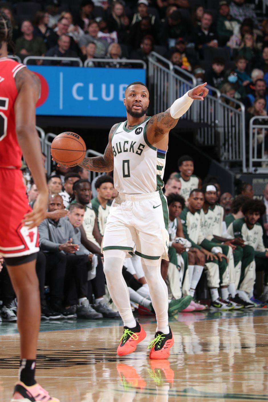 雄鹿客场大胜，字母哥高效砍下20+15的简单介绍