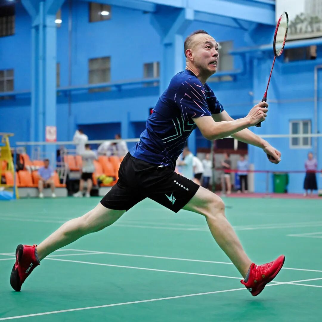 赛事高潮迭起,球员们激情拼搏的简单介绍 赛事高潮迭起,球员们激情拼搏的简单介绍