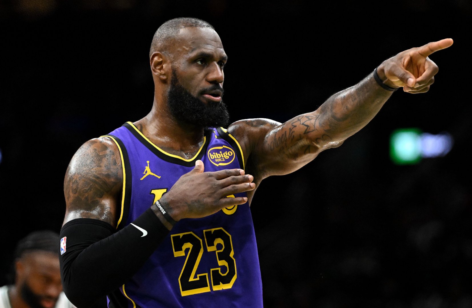 包含骑士队险胜步行者,勒布朗詹姆斯率众突破重围的词条 包含骑士队险胜步行者,勒布朗詹姆斯率众突破重围的词条