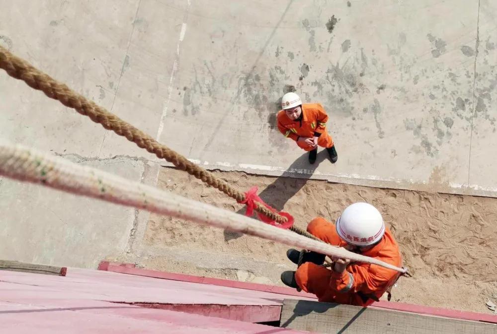 包含队员凭借实力在场上大显身手的词条 包含队员凭借实力在场上大显身手的词条