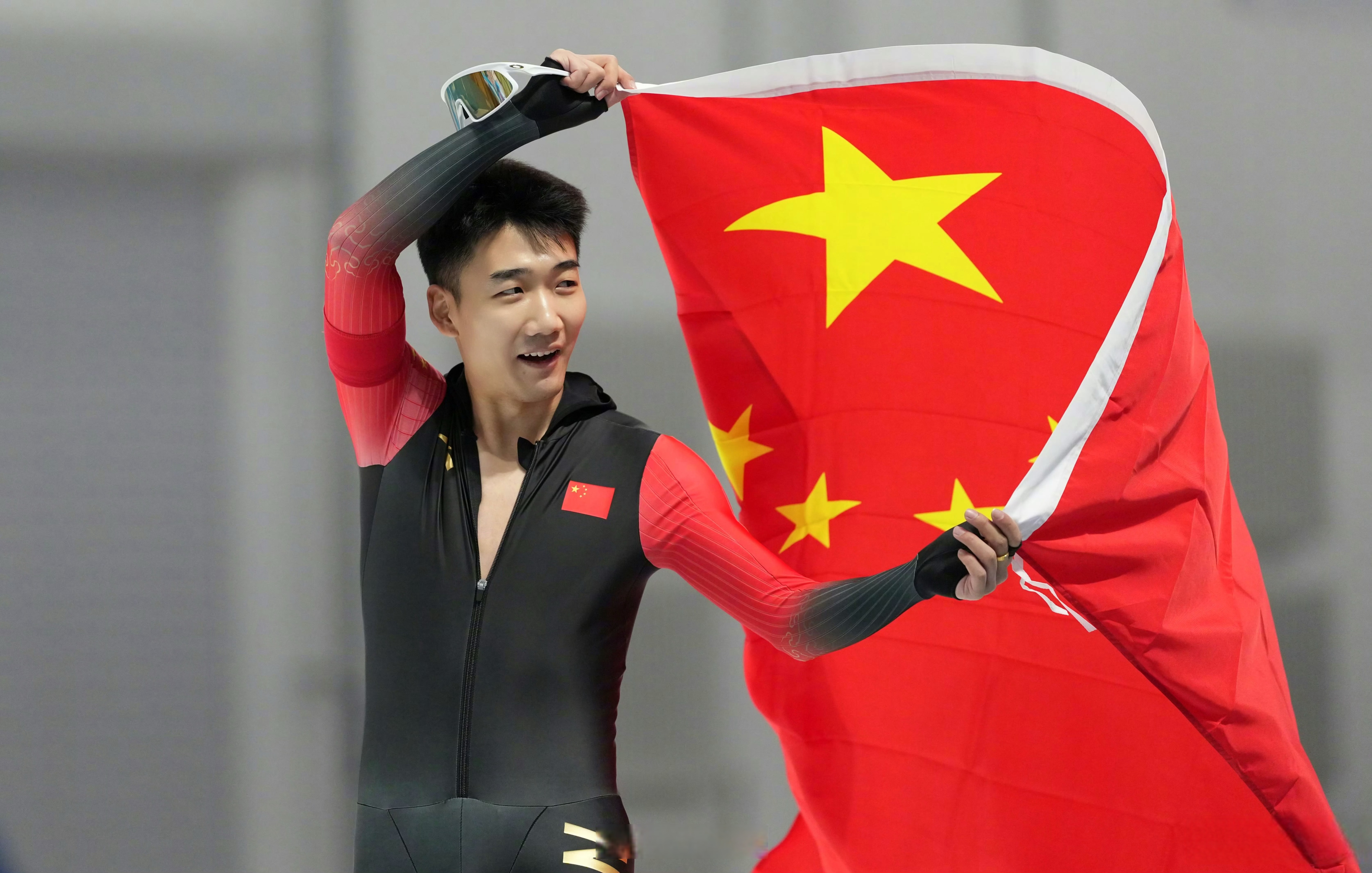 包含花样滑冰男单：法国选手勇夺冠军的词条