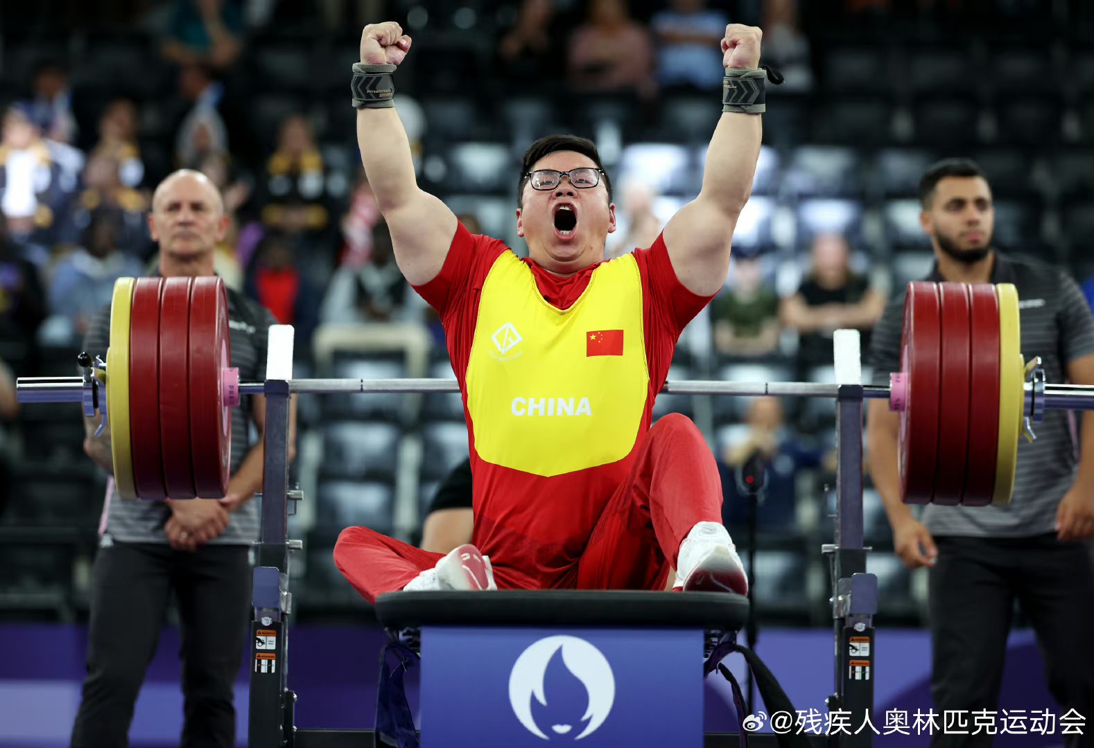 关于举重比赛激情澎湃，中国选手夺魁的信息