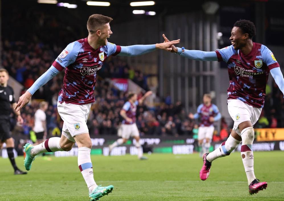 关于伯恩利主场不敌利物浦，遭遇两连败的信息