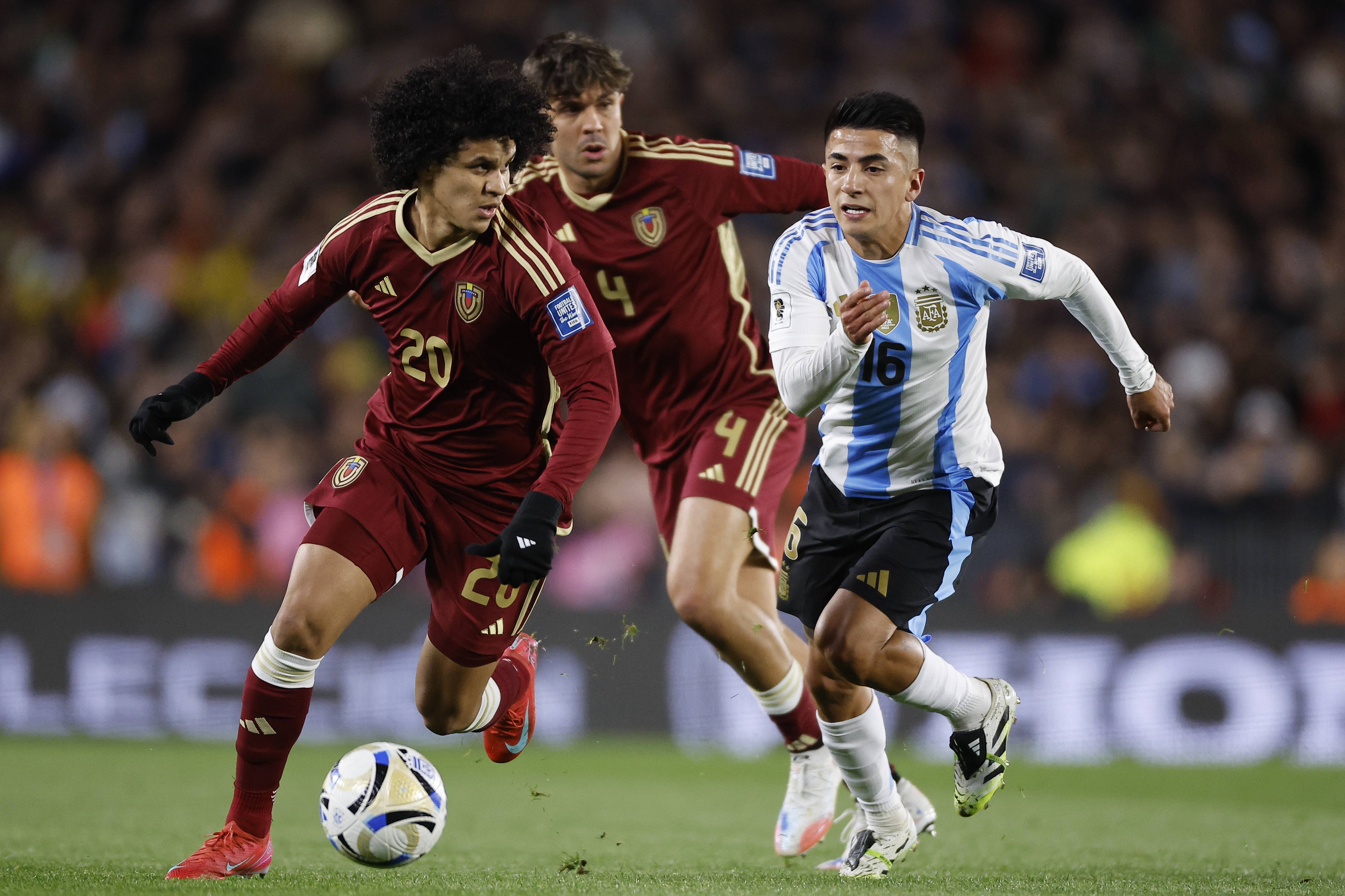 包含法国豪取胜利，稳定晋级欧预赛下一轮的词条