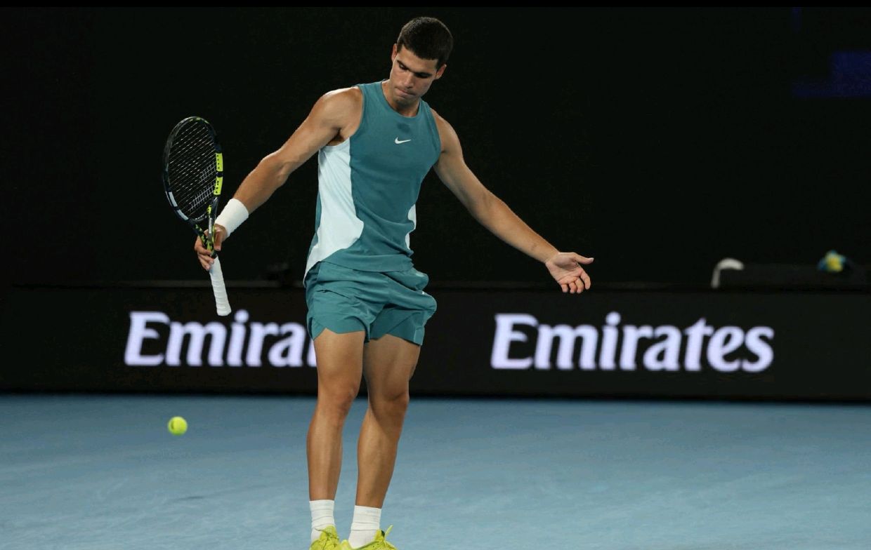 西班牙网球队逆转意大利网球队，费德勒制霸全场的简单介绍