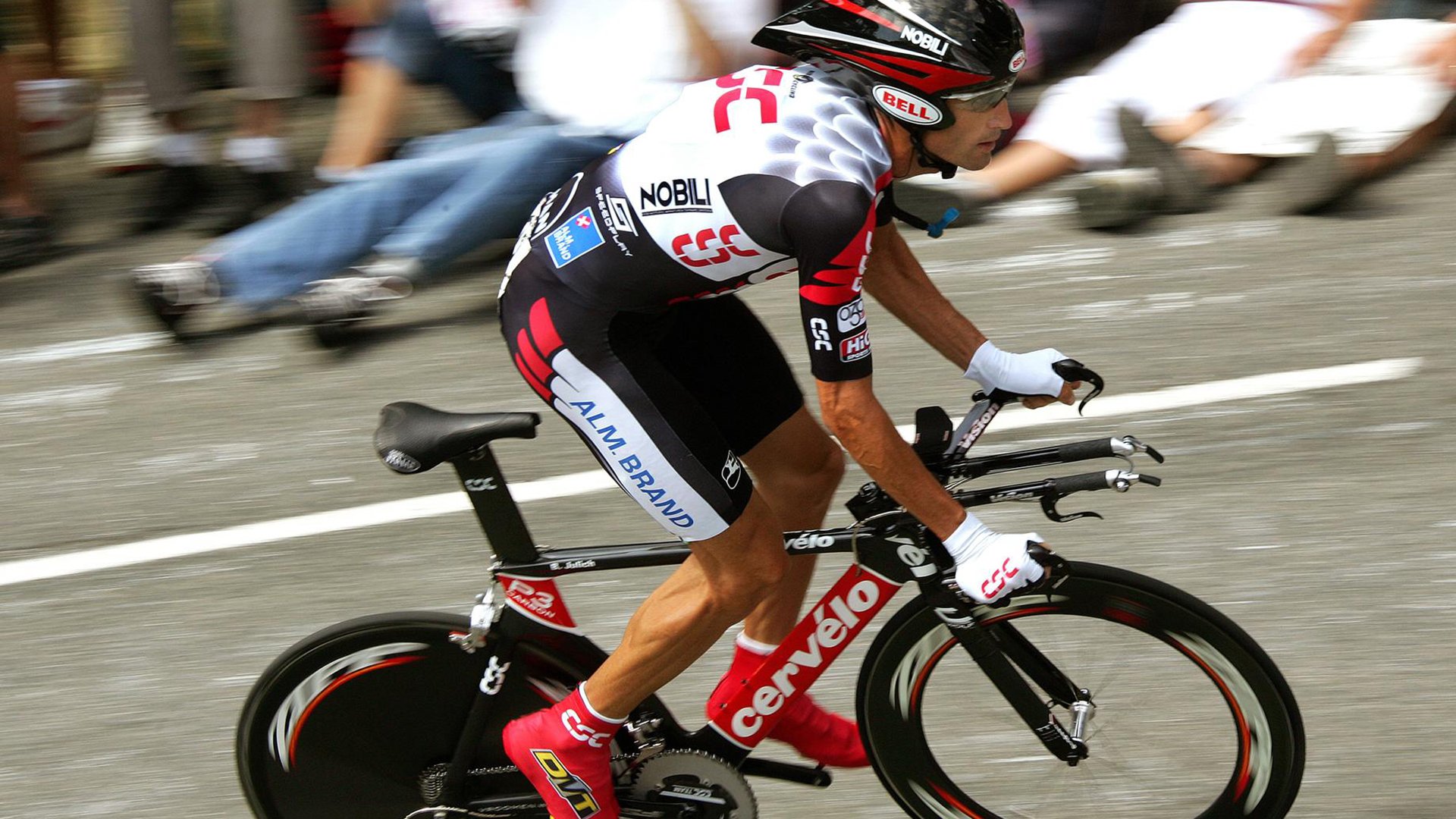 引擎轰鸣与终场绝杀,F1街道赛之夜的杰伦格林时刻